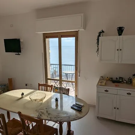 Bianco Con Vista Sul Mare Apartment *